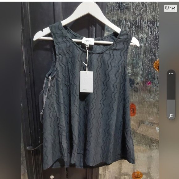 5 Piece Size Small Clothing Bundle - Picture 3 of 6